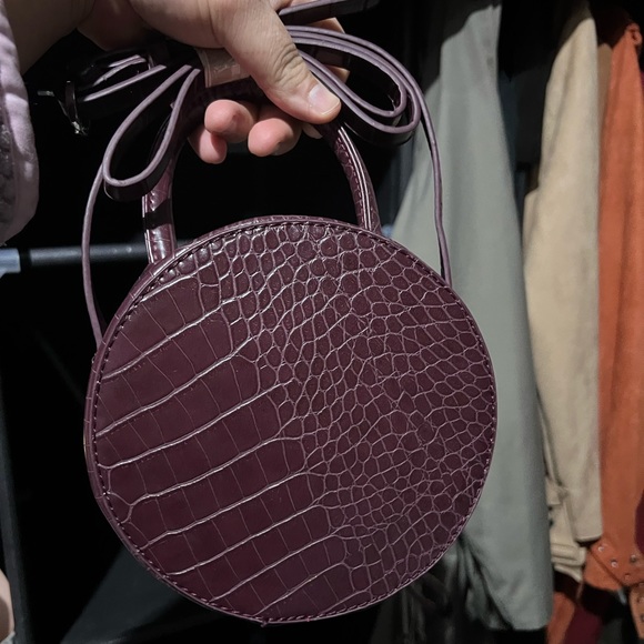 BURGUNDY CROCODILE CIRCULAR PURSE - Picture 2 of 3